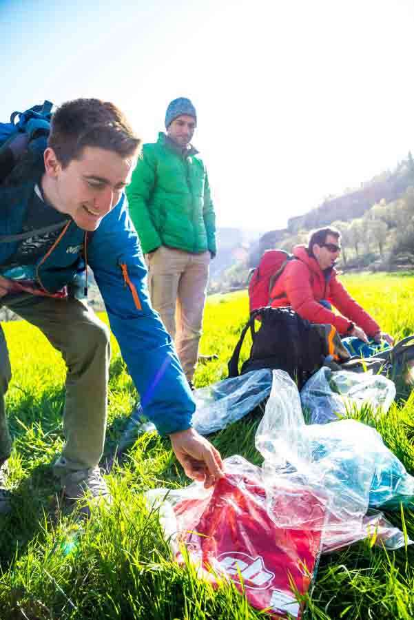 Distribution de Précieux pour le Team EB à Cantobre (12), France.