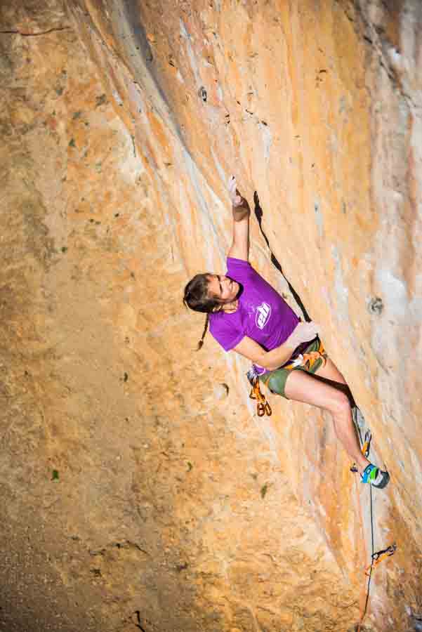 Charlotte DURIF dans "C'est pas Noël pour Jean", 7c à Cantobre (12), France.