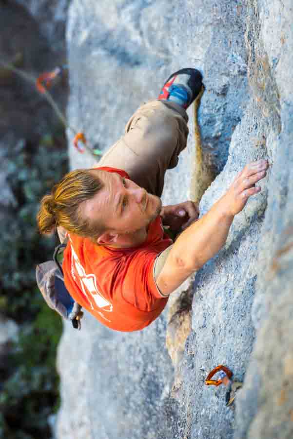 Thomas HALLU dans "Le lait chaud de la Mamie molle", 7b - La Ramirole, Gorges du Verdon.