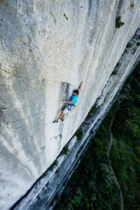 Séb BOUIN dans "Magie Blanche", 8b+, Mouriès.