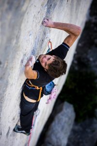 Zacharie De SMIDT dans "Magie Blanche", 8b+, Mouriès.