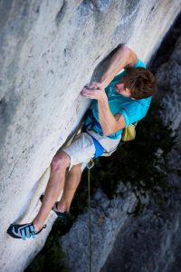 Séb BOUIN dans "Magie Blanche", 8b+, Mouriès.