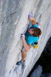 Sèb BOUIN dans "Magie Blanche", 8b+, Mouriès.