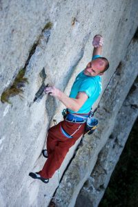 Loïc FOSSARD dans "Le Temple du Soleil", 7a+, Mouriès.