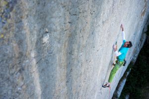 Nicolas BARTHOLOMÉ dans "Vent du Nord", 7c, Mouriès.