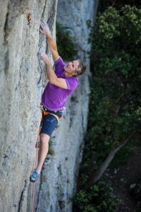 Michel AZABANT dans "Sans importante", 6a+, Mouriès.