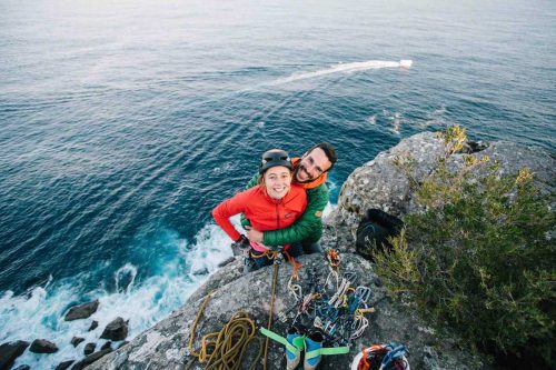 chloe et colin en haut de la falaise