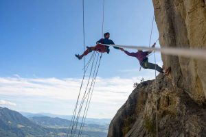 Seb Bouin en rappel dans le Champsaur