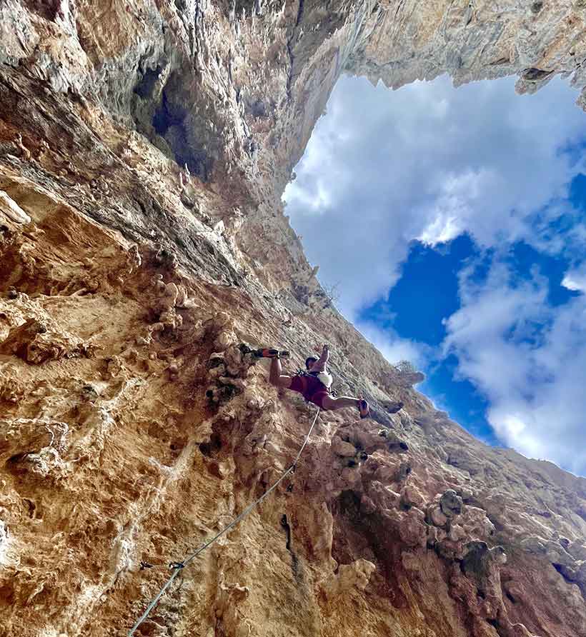 Voies d'escalade magnifique à Sikati Cave Kalymnos