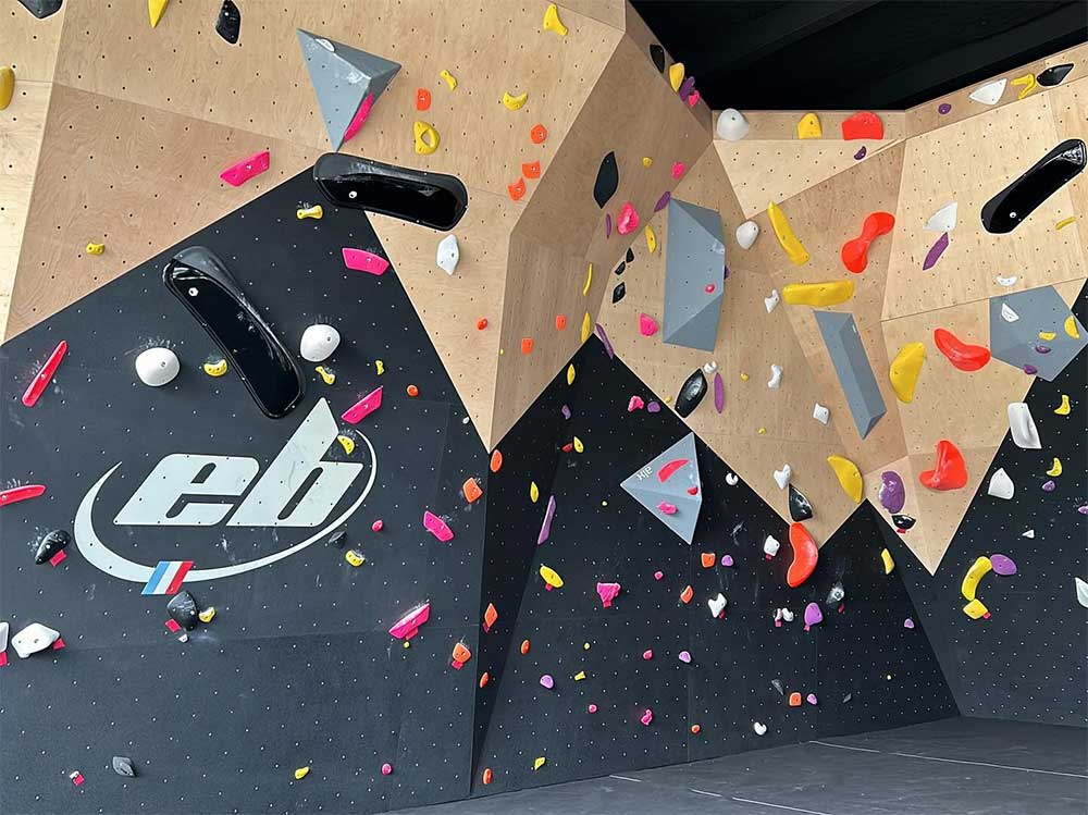 mur d'escalade pour tester les chaussons d'escalade